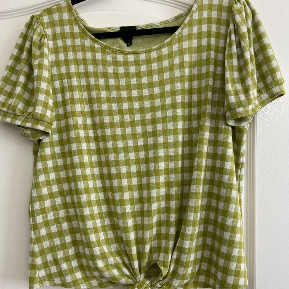 W5 Green and White Short Sleeve Tie Front Blouse